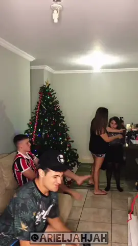 a cara da minha mãe no final KKKKKKKKKKKKKKKK #Natal #2MdoAriel 