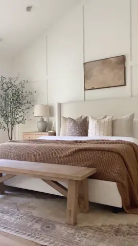 What a cozy bedroom! 🤍 Credit @alexisandraaustin Instagram. #farmhouse #farmhousestyle #farmhouseinspo #farmhousedecor #modernfarmhouse #modernfarmhousestyle #modernfarmhousedecor #homedecor #homeinterior #homeinspiration #homeinspo #bedroom #bedroomdesign #bedroomideas #bedroomgoals #cozy #bedroominspo #bedroomtour #interiordesign #hometok #hometiktok #bedroomdecor 
