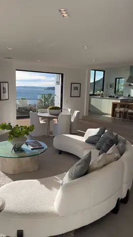 The sound of the waves 🤌🏼 #malibu #california #beachhouse #ocean #interiordesign 