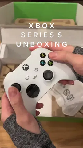 Unboxing Xbox Series S 😍🤍🎮 #unboxing #asmr #giftideaforkids #giftideaforhim #GamerGirl #gamer #asmrsounds #xboxseriess #GamingOnTikTok #videogames  