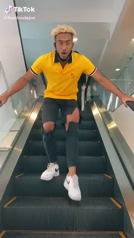 how to stop an escalator when you are in risk