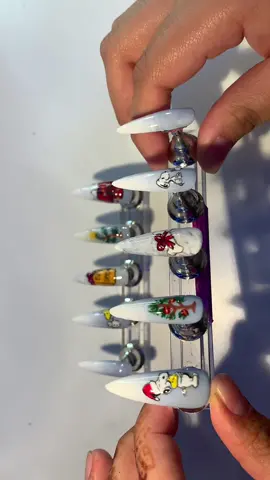 I hope you guys like this set!🎄 #christmas #christmasnails #snoopyandpeanut #nailart  