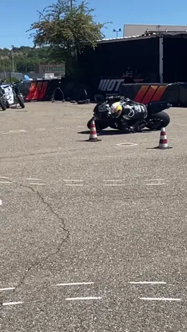 Ripartono gli allenamenti……quelli belli @motart_  @FuryganOfficiel #mot#Motorsportn#funnye#freepracticet#motorcyclew#kawasakio#sportt#motorbiker#worldsbkr#worldsspt#motogpk#ogkkabutor#furyganc#raceweekendRI