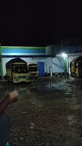 semangat malam. muat ge kopdar iye mh jeng si amang@lenkkhechot789 #cmic #canter #dingincuy🥶🥶  #semangatmalam #fyp #fypシ 