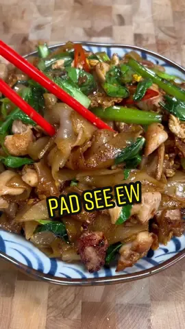 Pad see ew is one of my favorite Thai noodles. It’s kid friendly and easy to make. Plus I love the chew texture of the rice noodles. If you can’t find fresh rice noodles near you pls check out my video on how to make them from scratch #padseeew #freshricenoodles #chickenrecipes #thaifoodcooking #noodlerecipes #thaistreetfoods #femalechefsoftiktok #femalechefsrock 