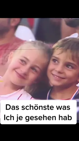 Wie schön ist das bitte !? #🥹 #jungeliebe #schön #kleinerfingerschwur #omg #Love 