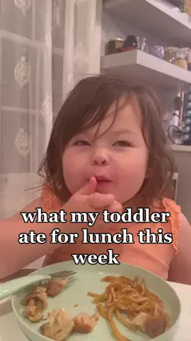 back with some school lunches!! we had a big surprise in the middle of the week! #toddlertok #toddlersoftiktok #toddlerlunch #toddlerlunchideas #schoollunch #schoollunchideas #lunchboxideas #whatmytoddlereats #whatmykidseat #whatmykidseatforlunch #fyp #foryoupage