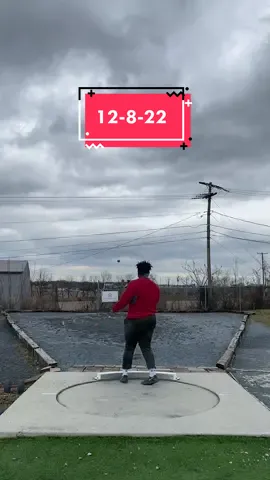 Want to start a series on how to do the rotational shot put. Would yall tune in?? • • • #BOUTDAT #shotput #discus #thrower #70Feet #throwertok #trackandfield #athlete #viral #training #strengthandconditioning #txst #usatf 