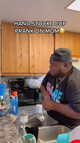 I can’t believe she didn’t see that #prank #mom #cupprank #wow #dawnsoap 