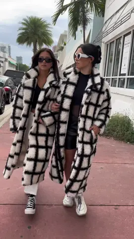 Friday feels 🤪 🔎: CMY8655 with the link in bio✨🤍🖤