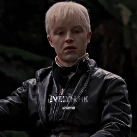 wait for the twist 😗 i was shocked when i realized they were played by the same actor #mickeymilkovich #vladimir #shameless #twilight #breakingdawn #noelfisher #fyp #foryou 