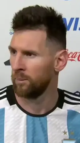 O HOMEM TÁ BRAVO! 🤣 Durante entrevista, Messi se irritou. Ainda não se sabe quem era o alvo da ira do craque argentino  📽 Reprodução / TyC Sports  #messi #argentina #copadomundo #copadomundo2022 #futebol 