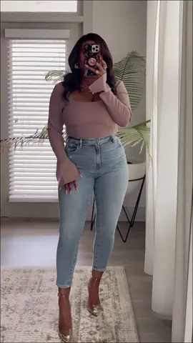 Day 9 of 31 Days of Slays! 🎁 Right now the #LTKxAF sale is going on exclusively through the @shop.ltk app! ✨ Nows the time to save on all your favorite @abercrombie pieces! 🖤 Everything is linked in my bio! ✨#styleinspo #styleblogger #abercrombie #fashiontiktok #fashioblogger 