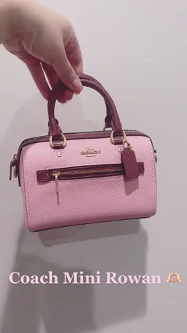 The cutest mini bag from Coach 😍🫶🏻 #coach #coachoutlet #mini #minibag #coachminirowan #pink #pinkpurse 
