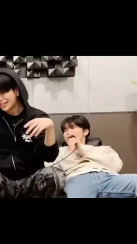 this part was so funny,,,, HELP 🤣🤣🤣🤣 cr.to owner #jeongwoo #jeongwooedit #jaehyuk #treasure #treasure_yg #yg #teume #mic #bocil #mood #laugh #fyp #fypシ 