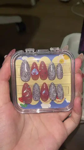 the hardest decision to make IS FINDING A NAIL DEISIGN 😭