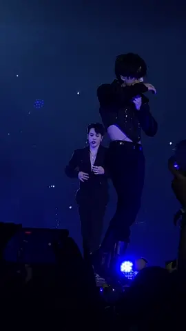 a black swan concert moment because i miss bts #bts #btsconcert #btslasvegas #ptd #ptdonstage #ptdlasvegas #blackswan #lasvegas #concert #fyp 