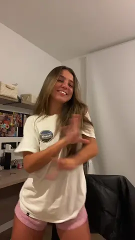 eu só apareço aqui ou muita arrumada ou destruída e de pijama🤡