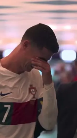 Também não consegui conter as minhas lágrimas, assim como o nosso grande Capitão 😢 Achas que foi justa a nossa derrota contra Marrocos? #tristeza #portugal #cristianoronaldo #cristiano #ronaldo #kapinha 