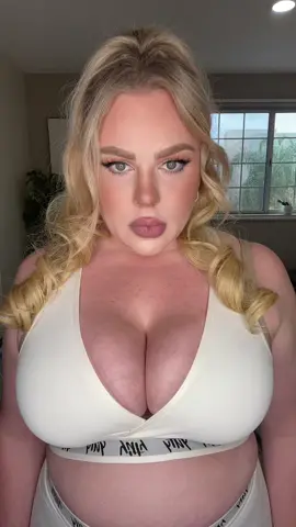 🤷🏼‍♀️🍒 #bigbitty #btggf #bewb #bigchestproblems #thirsttrap #fypシ 