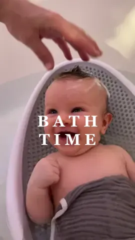 Nicole’s bath time🥰 #baby #newborn #babygirl #newborngirl #babyoftiktok #babiesoftiktok #mom #adviceformom #MomsofTikTok #momsoftiktokclub #bathtime #babynightroutine #babysbath 