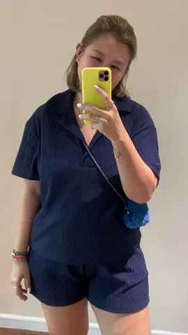 Hiiiii sorry! Sa mga nag order ng dark blue, eto yung color na yun. Midnight blue siyaaaa. Sorry! Dami kasing shade ng blue 🦋🦋🦋 