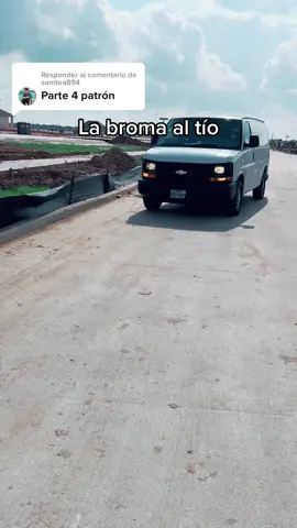 Respuesta a @sombra894 se enojo el tío pero ni modo ahora se aguanta , suscríbanse en YouTube estamos como La Escuelita SD ahí están los videos completos de las bromas a los vinagres #fyp #parati #fypシ #viral #laesculitasd #foryoupage #viralvideo #foryou #humor 