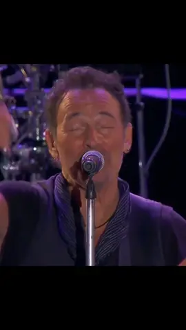 Bruce Springsteen - Dancing in the Dark #live #music #rock #hardrock #heartlandrock #americana #ballads #rockballads #brucespringsteen #estreetband #usa #rockoli_n_roll #rocknroll #classic #video #rockoliandroll #rockolinroll 