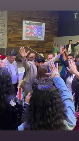Mujer: podrás orar por miles y miles pero nadie podrá orar 🙏 por tu esposo como tu.   Es lindo que Dios use a otros ministros para darle una palabra a tu cónyuge.   Pero Nada se compara a que Dios te use a ti a ministrar y impartir una palabra sobre tu esposo! I   Ora por tu esposo, para te en la brecha por tu esposo, respalda a tu esposo, se punta de lanza y no de atraso para tu esposo, y cree en todo lo que Dios quiere hacer y hará con tu esposo.   Obispo Jose Raul Figueroa creo en lo que Dios te dice y creo en ti!   It’s going to be BIG!  #itsgoingtobebig #predicas #predicascristianas #motivacion 