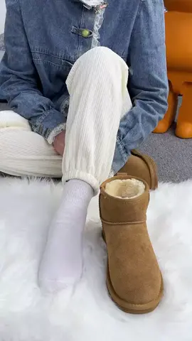 #tiktokgetyouwarm #winter #snow #recommend #christmasgiftideas #fypシ #feel #foryou #keepmewarm #fashion #gift #goodthink #tiktokshop1212 #warm #tight #christmas #giftideas #boots #snowboots 