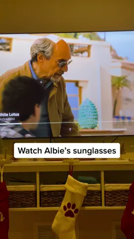 Is this bad editing or another weird white lotus Easter egg? Discuss amongst yourselves #whitelotus #rayban 