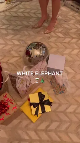 Amigas, felicidad, Christmas & cocktails  #fyp #whiteelephant #christmas #holidaytiktok #friendship #friends #fun #girft #exchange #Love #atlanta #atl #sunday @zairadinatale @gisache1 @