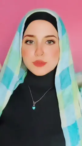 - طرحتك عريضه وبتكون مكلكعه من ورا وشكلها مش حلوو ❎ - طبقي اللفه دي هتلم معاكي الطرحه ✅ #kholoud_mahhmoud #حجاب_توتوريال #لفات_طرح 