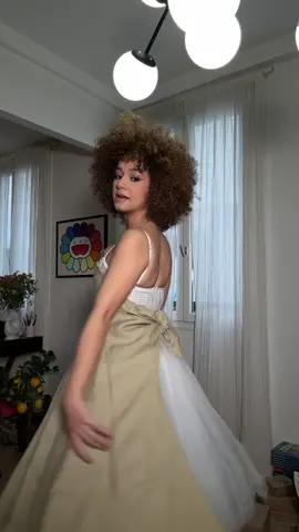 tablier devant, robe de mariée derrière. @jacquemus 