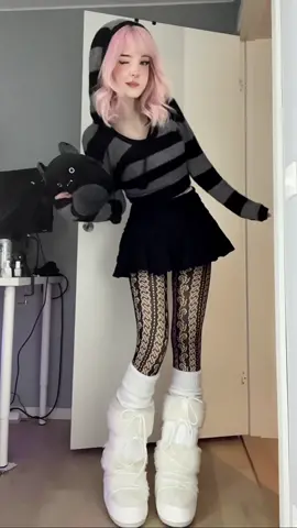 I’m so late to this one but I got my moon boots today so I kinda had to uknow 🦇 