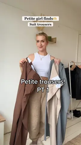 LINKED IN MY BIO🤩 #bershka #petiteoutfit #petitefashion #petitetrousers 