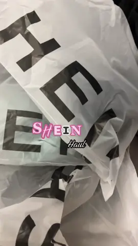 @SHEIN France @SHEIN  Code promo: SGF9620 🤑  #SHEINblackfriday #SHEINcybermonday #SHEINdoubletwelve #SHEINgoodfinds  #SHEINforall #SHEINpartner   Réfs: SW2210107862699969 SW2209288056614171 SW2111174092800041 S×2205186736233565