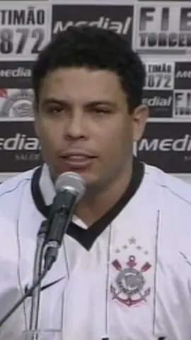 12 de dezembro de 2008.   #NesteDia, em pleno Parque São Jorge, recebíamos o anúncio: Ronaldo Fenômeno é do Corinthians! 🖤🤍  #VaiCorinthians #R9 #Ronaldo #fenômeno 