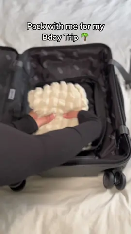 ✈️🌴 #packwithmeforatrip 