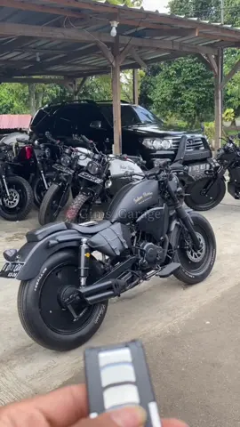 Indian Bobber  Basic yamaha byson 150cc Harga 19jt-an aja sob Sold out to aceh 🔥  CARA CEK READY STOCK ❗️ 1. Klik profil instagram @gims_garage  2. Klik higlight / sorotan Ready Stock 3. Sudah lengkap spek dan harga  Ada yg minat unit seperti ini? Bisa Pre-Order sob. Langsung wa admin berulang-ulang atau langsung telpon🙏🏻 Ataupun mau datang ke lokasi langsung juga boleh  Alamat : Komp. Pusdik lantas Polri, alamsutera tangerang Wa : 08111247133 ( fast respon wa berulang-ulang )  ⚠️HATI-HATI PENIPUAN‼️‼️ Rekening @gims_garage hanya atas nama : SUGIMO  #motorcustomindo #bysoncustom #gimsgarage #motorcustom #bobber 