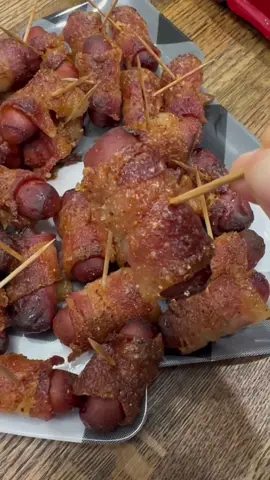 Bacon Wrapped Little Smokies🔥 Recipe 1 pack of bacon 1 pack of Little Smokies  Brown sugar BBQ Rub  Steps -cut bacon into 4ths  -line a sheet pan with aluminum foil and place a rack on top -wrap a piece of bacon around a little smokie and secure with a toothpick -once all little smokies are wrapped in bacon sprinkle with bbq rub and brown sugar  -bake at 375 for about 40 minutes Enjoy! #baconwrappedlittlesmokies #EasyRecipes #easyappetizer #holidayrecipes #holidayappetizer #appetizers #Recipe 