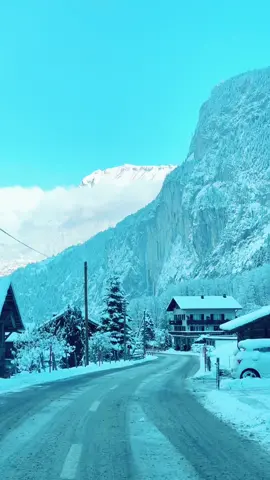 #swissroads 🇨🇭#switzerland #switzerlandnature #roadtrip #berneroberland #jungfraujoch #verliebtindieschweiz #swissbeautiful #sisiswiss 