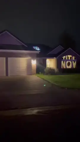 Jesus Le Tits Now 😳 🎄 ❄ #haha #lmao #fail #fails #ohboy #wrong #lights #christmaslights #christmas #decoration #decorations #neighbors #lmao 