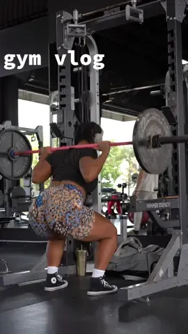 quad & dumpy workout 😇 #legday #workout 