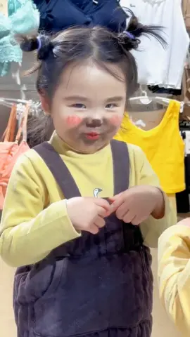 I also paint a simple bear makeup#funnybaby #cutebaby @tiktok 
