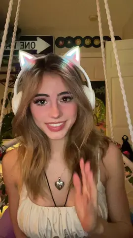 hi my name is lola bunny