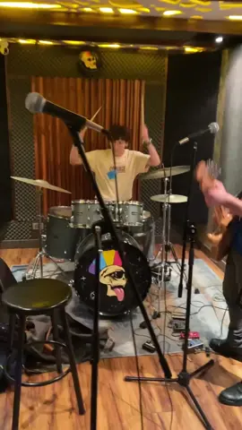 siempre nos pasa😐 #strawberrypom #humor #explosion #bombeffect #efectoexplosion #pianista #banda #monterrey 