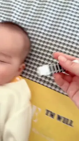 #fyp This forehead temperature measuring sticker is too convenient. It can display the temperature in 15 seconds and can be used repeatedly. #fyp