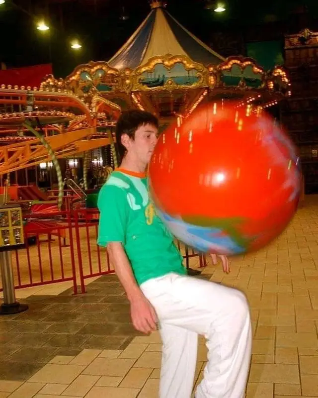 never a dull moment with messi there 😭 #fyp #football #argentina #messi #leomessi #goat #fcbarcelona #psg #worldcup #winter #OOTD 