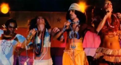 Das muitas jóias dos Doces Bárbaros  -Atiraste uma pedra, 2002 e 1976- #gilbertogil #galthania #caetanoveloso #mariabethânia #mpb #musica 